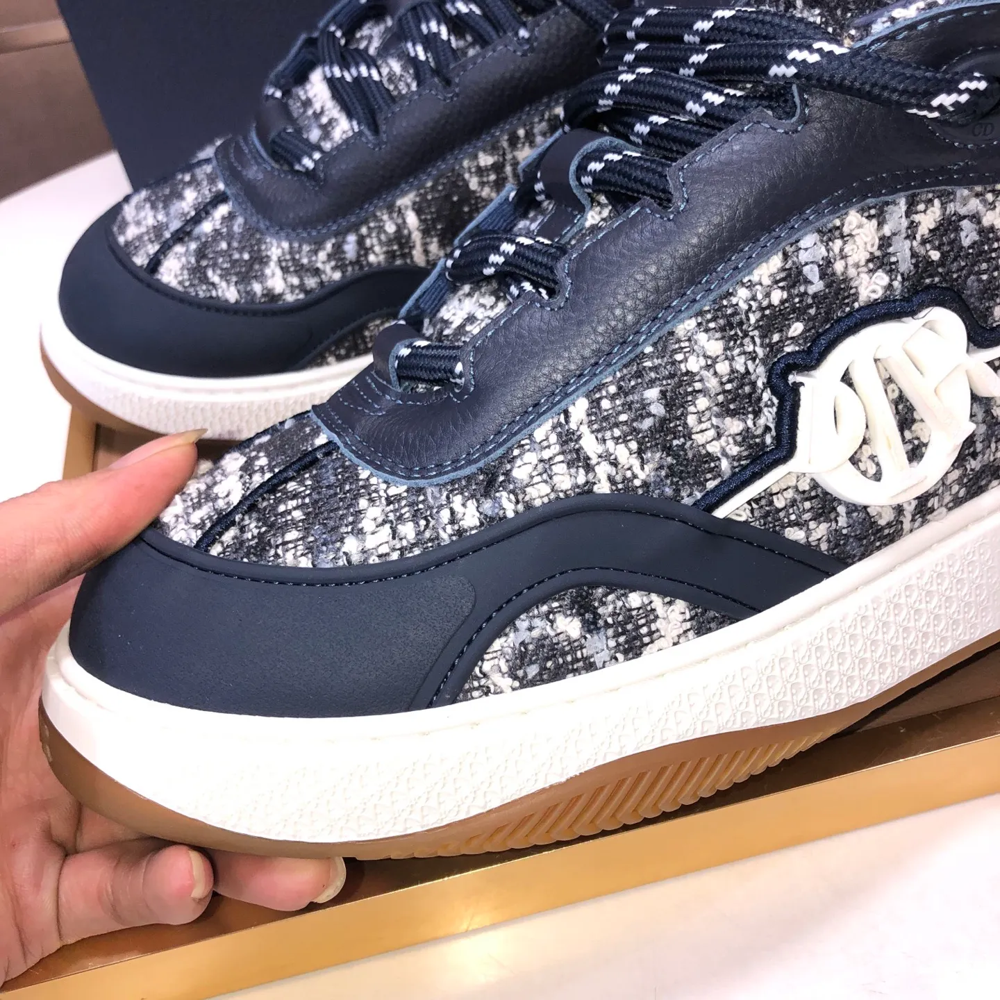 Ex-factory price: 800💶 (top original order) Brand: Dior (Dior) Standard code: Men's size 39-44 (45 customized) Grade: Same as the official website Material: Top original cowhide stitched together Original wear-resistant and lightweight outsole Style category: Fashionable casual shoes Distinguished luxury brand elements top luxury Color: Color of the actual picture